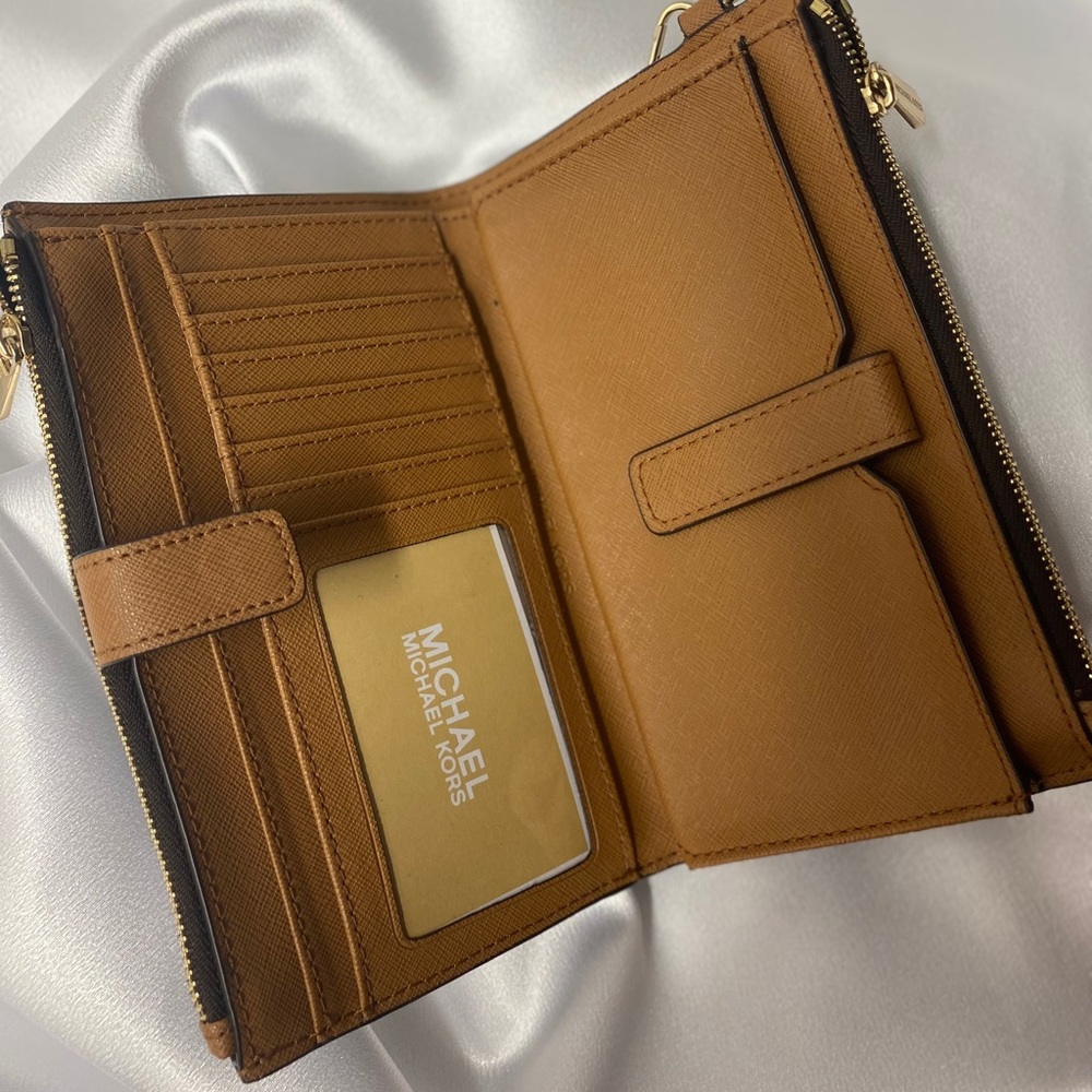 ✨Micheal Kors Wallet✨ - Picture 5 of 7